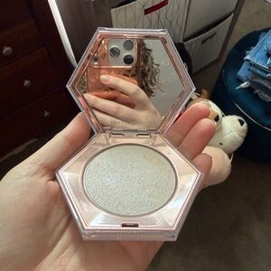 Fenty- Diamond Veil- Pearlescent Highlighter Compact - White Shimmer